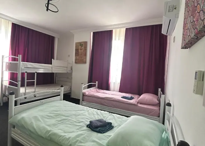 Hostal A07 *